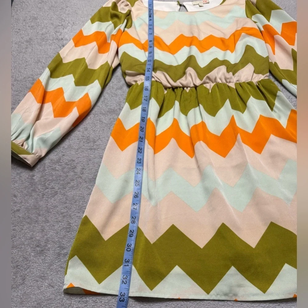 Gianni Bini long-sleeve dress with a geometric zig-zag pattern Size Medium - Picture 4 of 9